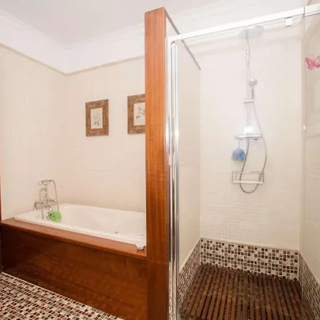 Vila Sleeps 6 Pool Wifi Mozaga