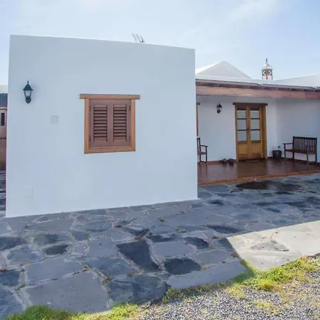 Vila Sleeps 6 Pool Wifi