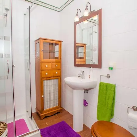 Vila Sleeps 6 Pool Wifi Mozaga