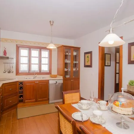 Sleeps 6 Pool Wifi Vila *
