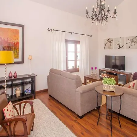 Vila Sleeps 6 Pool Wifi Mozaga