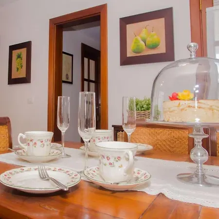 Sleeps 6 Pool Wifi Vila
