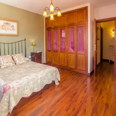 Vila Sleeps 6 Pool Wifi *