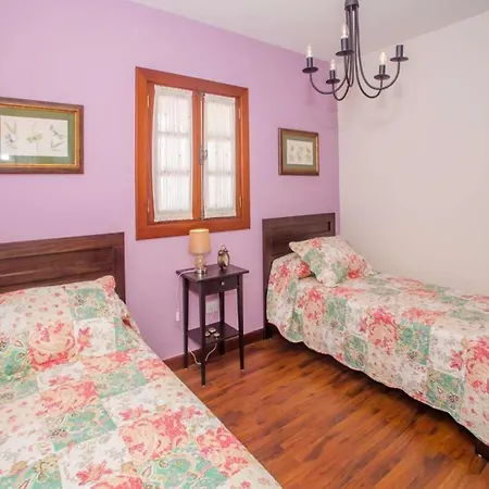 Vila Sleeps 6 Pool Wifi *