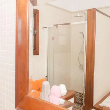 Vila Sleeps 6 Pool Wifi