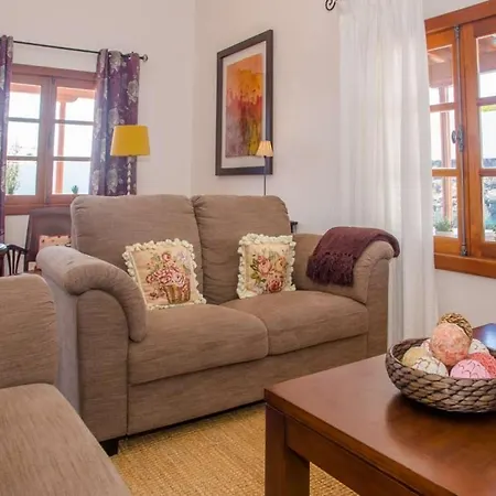 Vila Sleeps 6 Pool Wifi