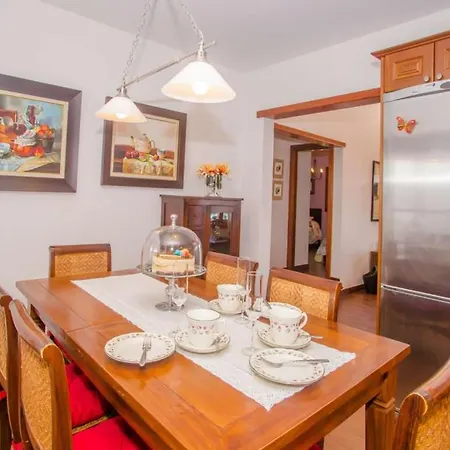 Sleeps 6 Pool Wifi Vila *