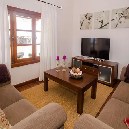 Vila Sleeps 6 Pool Wifi *